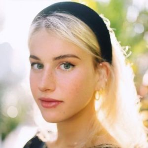 Meet your Posher, Simone